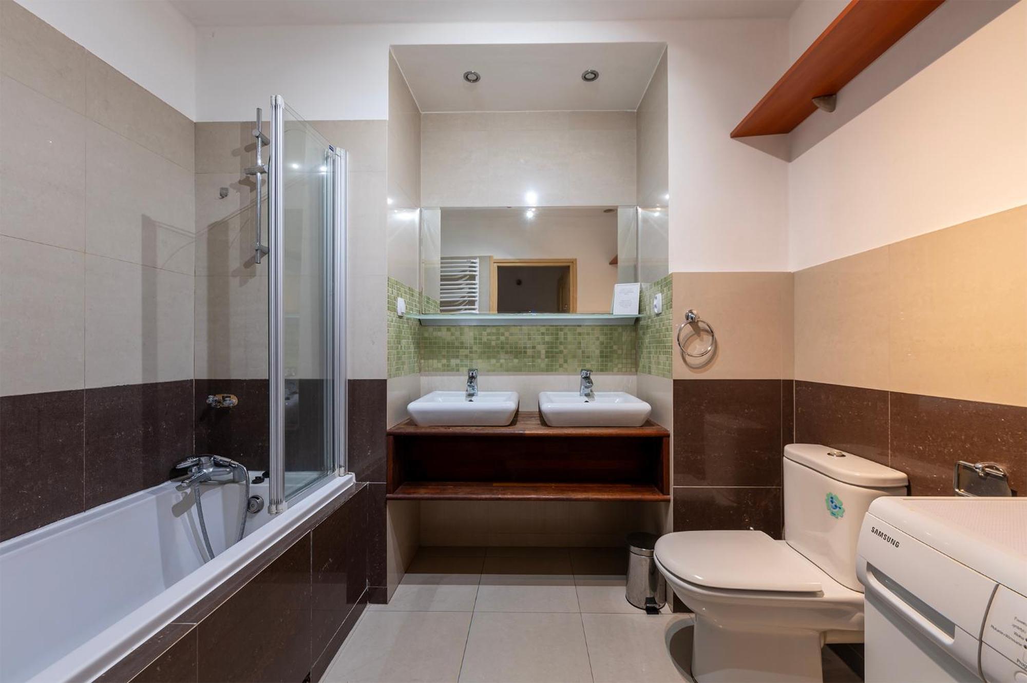 Essence Of Lodz-145M!Central-Secured-Comfy18Ppl!&Freeparking 외부 사진
