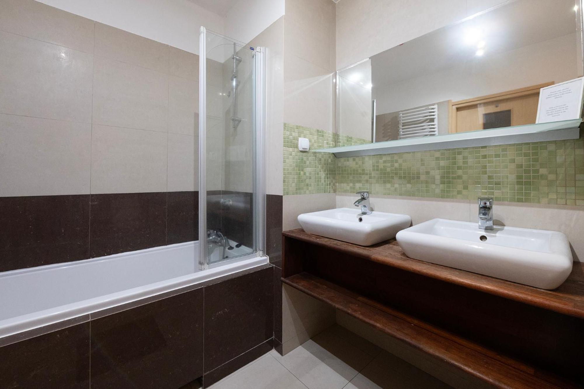 Essence Of Lodz-145M!Central-Secured-Comfy18Ppl!&Freeparking 외부 사진